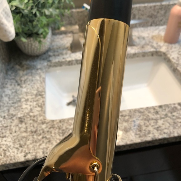 HOT TOOLS CURLING IRON - Picture 3 of 3